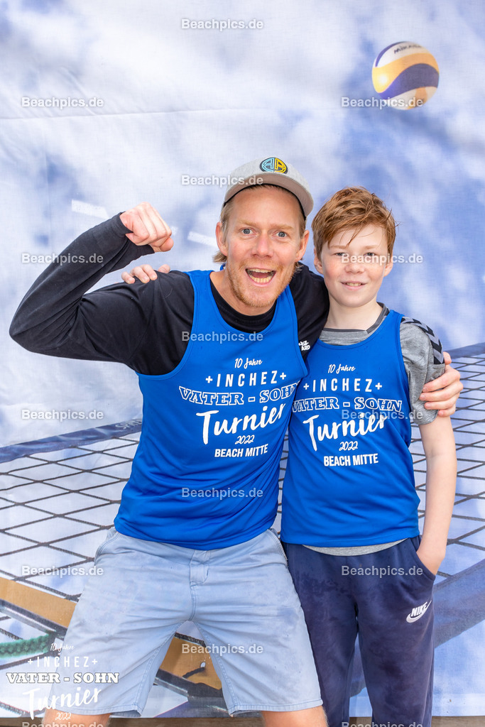 2022-00063152-Vater-Sohn-Turnier-Teamfotos-2 | 26.05.2022; Berlin Foto: Gerold Rebsch - www.beachpics.de