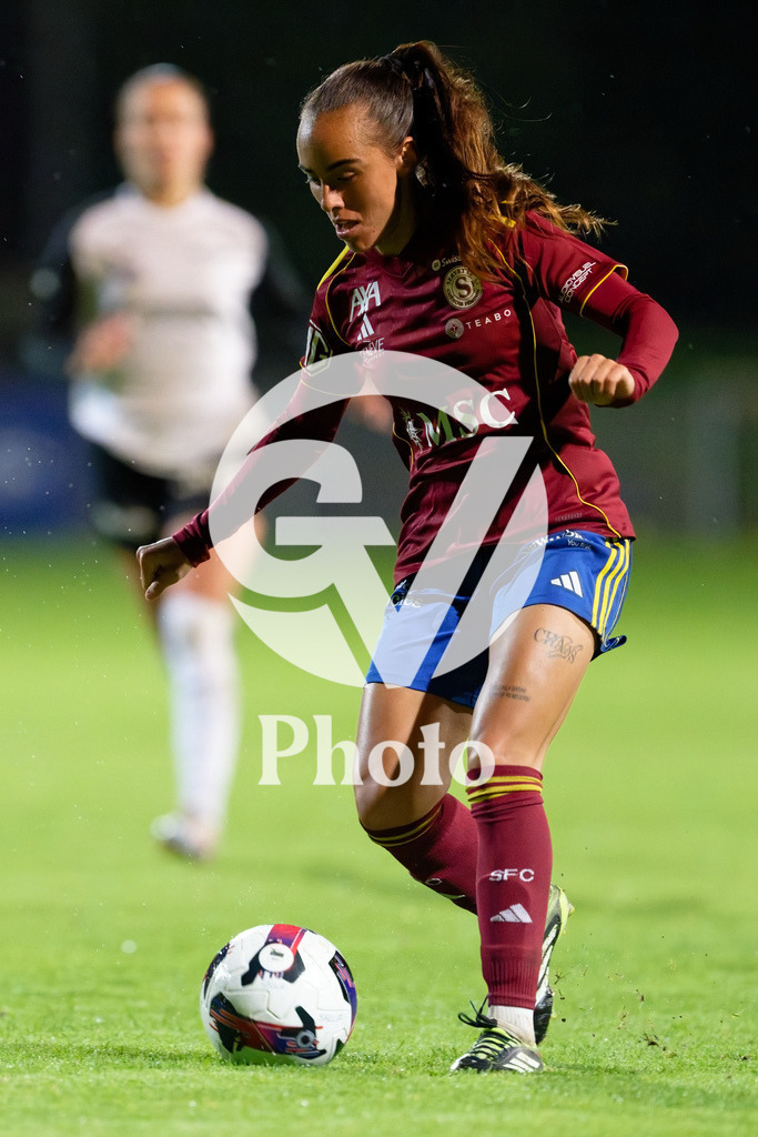 DZ9_5020_c | Switzerland: AXA Womens Super League 2025/26, Servette FC Chenois Feminin vs FC Aarau Frauen - Stade des Trois-Chene, Chene-Bourge: Joana Marchao (24 Servette FC Chenois Feminin) controls the ball (action) 