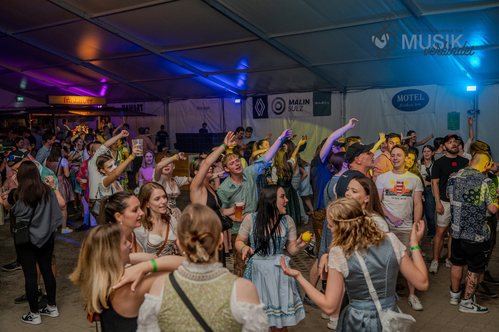 DSC_3560 | "Fussifoto.com – Ihr Ansprechpartner für hochwertige Fotografie! Entdecken Sie kreative Bilder und professionelle Dienstleistungen. Kontaktieren Sie uns für Ihre Projekte!"