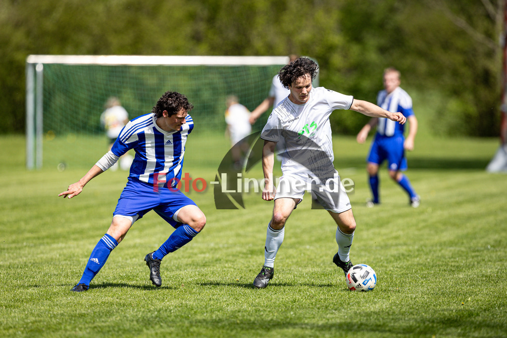 SG SV Eberfing/SV Söchering gegen FSV Höhenrain II | Fußball Herren A-Klasse Gruppe 5 Zugspitze 2025/26 21. Spieltag, SG SV Eberfing/SV Söchering gegen FSV Höhenrain II, 20260426,Zweikampf,2026-04-26 in 82395 Obersöchering (Sportplatz Obersöchering, Platz 1, Sportanger), Tim CLOSS (FSV Höhenrain II 10), Sebastian MOCK (SG SV Eberfing/SV Söchering 11)Copyright: WolfgangxLindner www.foto-lindner.de