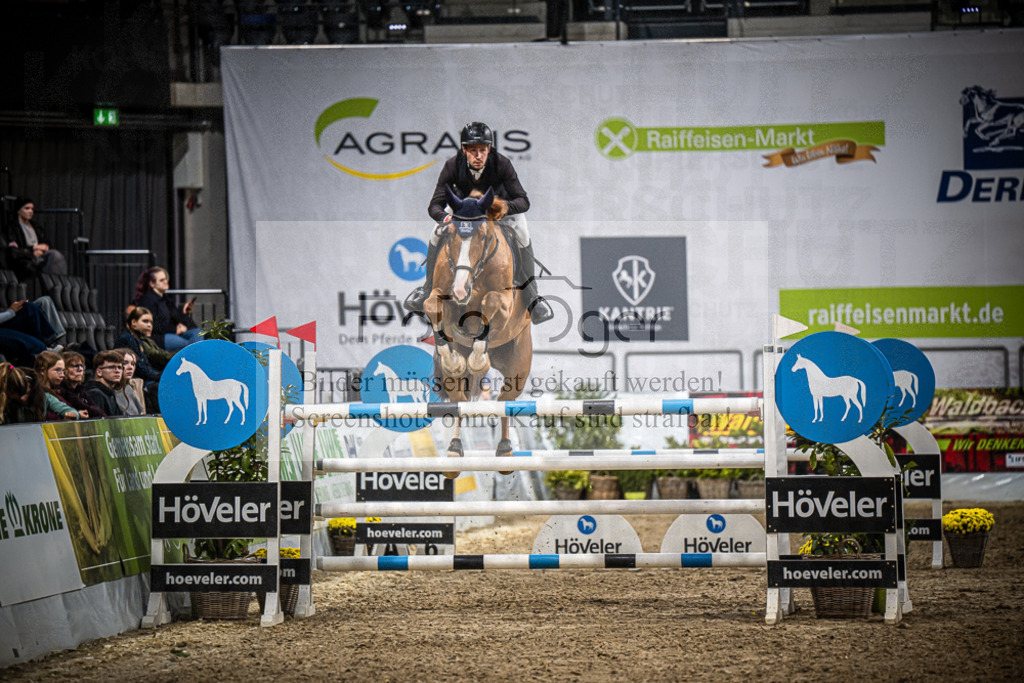 DOS_2398 | Entdecke hochwertige Reitturnierfotos von Foto Oger. Professionell, emotional und authentisch – jetzt Lieblingsmomente im Shop bestellen.Deutschlandweite Turnierfotografie. - Realisiert mit Pictrs.com