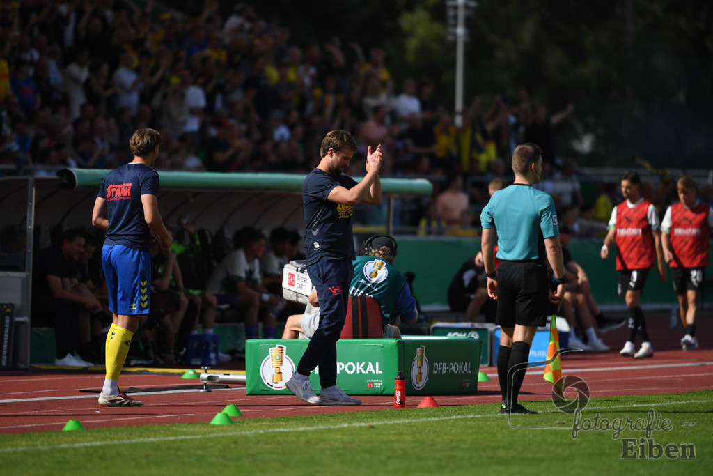 SV Atlas-Delmenhorst-Borussia Mönchengladbach | DFB-Pokal 1. Runde;SV Atlas Delmenhorst (gelb)-Borussia Mönchengladbach (schwarz) am 17.08.2025 in Oldenburg (Marschweg-Stadion), Photo: Philip Eiben 2025 - Realisiert mit Pictrs.com