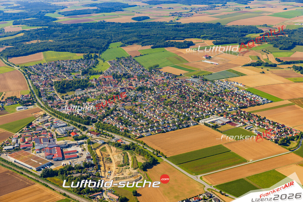 Luftaufnahme von Alteglofsheim - Die Luftaufnahme wurde 2025 vom UL-Flugzeug heraus erstellt ( keine Drohne ) - Hochauflösende Luftaufnahme - für professionelle Ausdrucke geeignet. Die Geschenkidee !Mit Lizenz und Bildrechte bestellbar