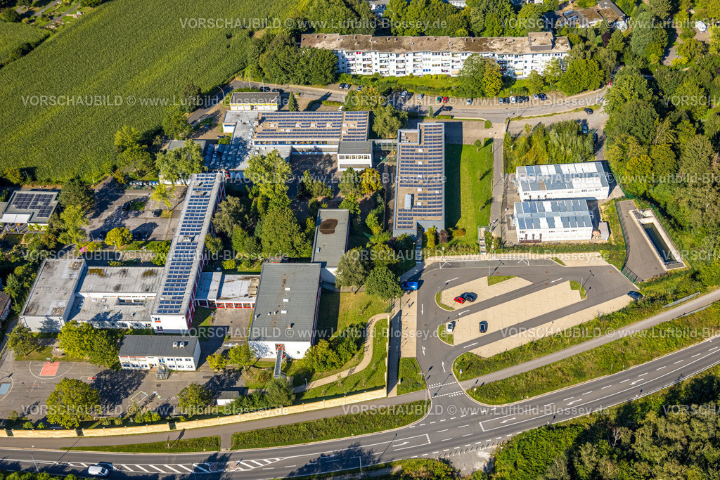 Sprockhoevel240810970 | Luftbild, Gemeinschaftsgrundschule Börgersbruch und Mathilde-Anneke-Schule Hauptschule mit Solardach, Glückauf-Allee Trasse, Containerdorf neben der Schule, Niedersprockhövel, Sprockhövel, Ruhrgebiet, Nordrhein-Westfalen, Deutschland