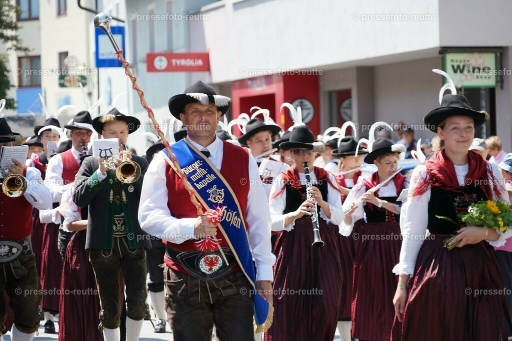 08b-HOEFEN-Bundesmusikfest-2023-Juni16-Reutte-DSC06424 | Info aus dem Bezirk Reutte/Ausserfern Tirol sowie eine umfangreiche Bilddatenbank über die gesamte Region: Lechtal, Talkessel Reutte, Tannheimertal, Zwischentoren. Lech, Plansee, Zugspitze, Grenztunnel, B179, Fernpassstraße, Verkehr, Lawinen, Tradition, - Realisiert mit Pictrs.com