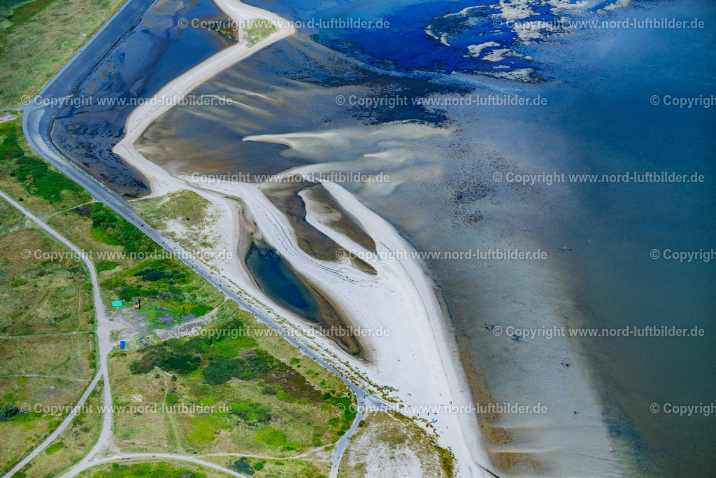 Sylt_List_Surferstrand_Nähe_Uthörn_ELS_3682130825 | LIST 13.08.2025 Surferstrand an der Nehrung Uthörn im Küstenbereich der Nordsee - Insel Sylt Ortsteil List im Bundesland Schleswig-Holstein. // Surfer beach on the Uthoern spit in the North Sea coastal area - Sylt island, List district in the federal state of Schleswig-Holstein. Foto: Martin Elsen