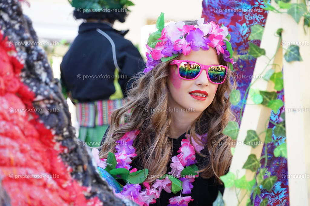 news-2023-Feb16-Unsinniger_Fasching_Reutte-sony-DSC02407 | Info aus dem Bezirk Reutte/Ausserfern Tirol sowie eine umfangreiche Bilddatenbank über die gesamte Region: Lechtal, Talkessel Reutte, Tannheimertal, Zwischentoren. Lech, Plansee, Zugspitze, Grenztunnel, B179, Fernpassstraße, Verkehr, Lawinen, Tradition, - Realisiert mit Pictrs.com