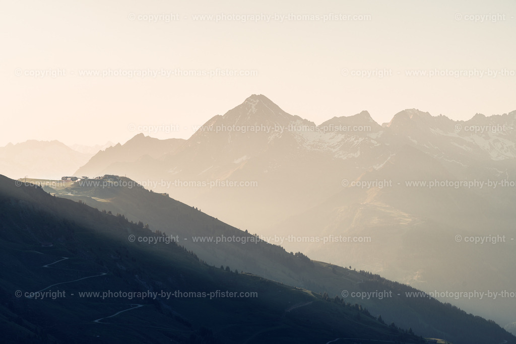 Blick zum Penkenjoch und Ahornspitze  am Morgen copyright  Thomas Pfister-1 | PHOTOGRAPHY BY THOMAS PFISTER