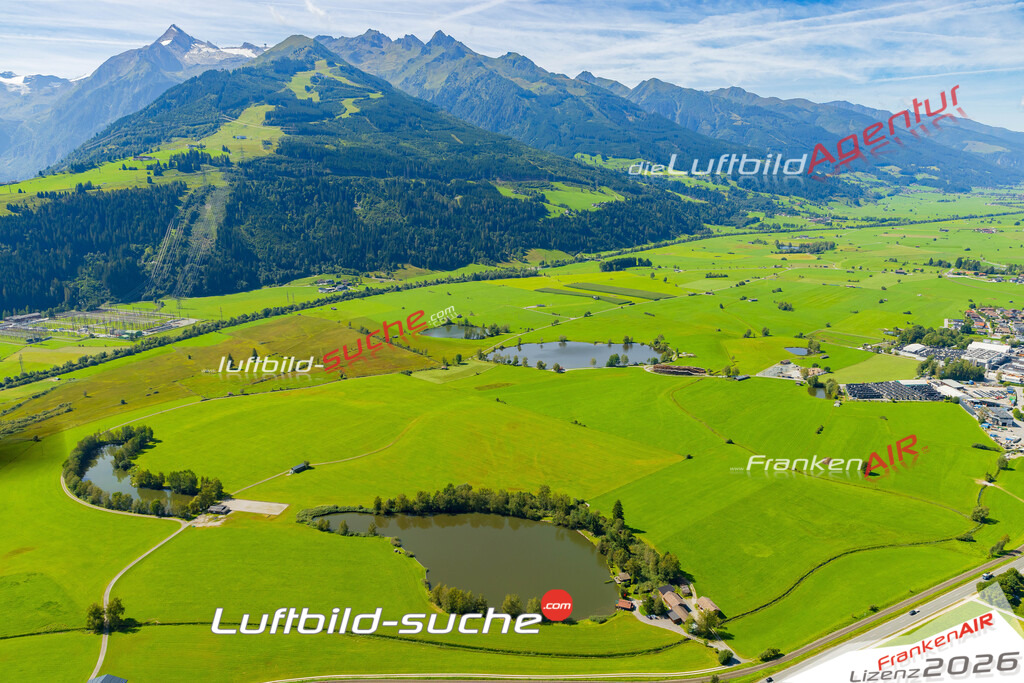 Luftaufnahme der Stadt Piesendorf - Die Luftaufnahme wurde 2025 vom UL-Flugzeug heraus erstellt ( keine Drohne ) - Hochauflösende Luftaufnahme - für professionelle Ausdrucke geeignet. Die Geschenkidee !Mit Lizenz und Bildrechte bestellbar