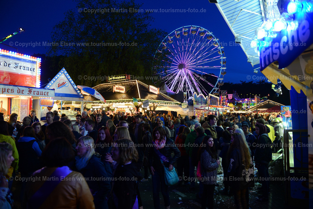 Neukloster Pfingstmarkt_ELS_2194 | Neukloster Pfingstmarkt - Aufnahmedatum: 23.05.2015, Aufnahmehoehe:  m, Koordinaten:  - , Bildgroesse: 7360 x  4912 Pixel - Copyright 2015 by Martin Elsen, Kontakt: Tel.: +49 157 74581206, E-Mail: info@schoenes-foto.deSchlagwoerter,Volksfest,Pfingsten,Jahrmarkt,Riesenrad,Feiern,Buden,Dancer,Foto - Realisiert mit Pictrs.com