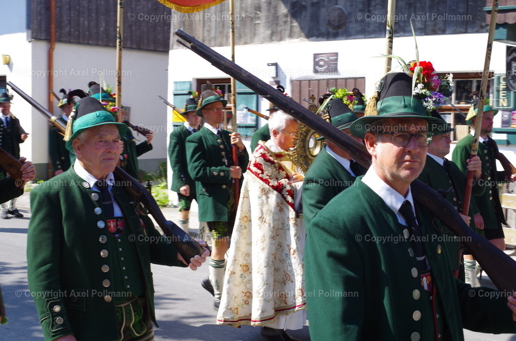 IMGP3802 | fotografiert von Axel PollmannLeonhardi Wallfahrt Benediktbeuern und Murnau, Fronleichnam, Fasching, Landschaft im Loisachtal und Benediktbeuern  - Realisiert mit Pictrs.com