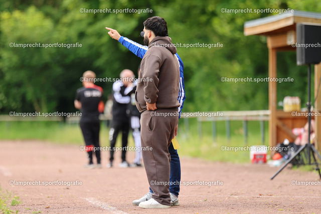 Fußball I Junioren I Kreispokal Lübeck I Finale I JSG Concordia Lübeck - TSV Siems I 09.06.2025.141 | Mubin Salih (Co-Trainer, JSG Concordia Lübeck) - Realisiert mit Pictrs.com
