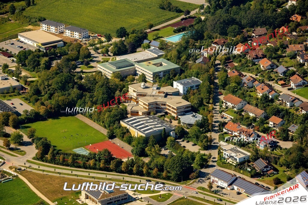 Das Luftbild zeigt : Mallersdorf Mallersdorf-Pfaffenberg - Die Luftaufnahme wurde 2023 vom UL-Flugzeug aus erstellt ( keine Drohne ) - Hochauflösende Luftaufnahme - Für grossformatige Ausdrucke geeignet. Die Geschenkidee !Mit Lizenz und Bildrechte bestellbar
