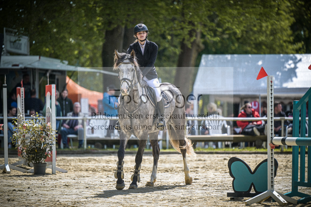 DOS_9710 | Entdecke hochwertige Reitturnierfotos von Foto Oger. Professionell, emotional und authentisch – jetzt Lieblingsmomente im Shop bestellen.Deutschlandweite Turnierfotografie. - Realisiert mit Pictrs.com