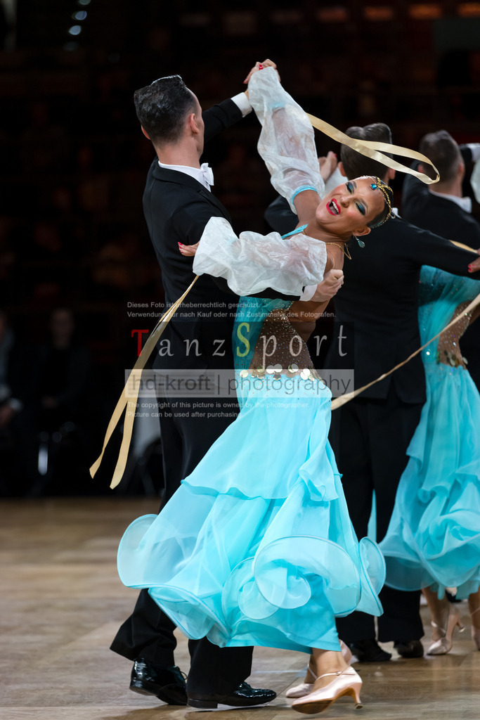 20241109_DM-Formationen_Vorrunde_2103 | Tanzsportbilder, Standardtanz, Lateintanz, WDSF, DTV, LTVB, dancecomp, goc, hessen tanzt, blaues band der spree, walzer, tango, wiener walzer, slowfox, quickstepp, samba, rumba, cha-cha-cha, paso doble. jive, hd-kroft photography, turniertanzsport