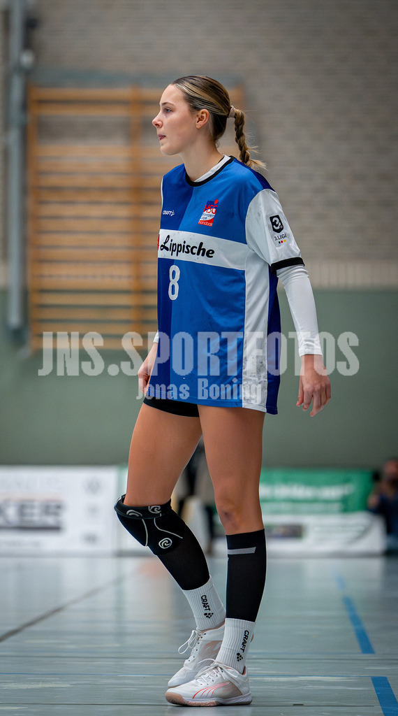 Handball I Frauen I Saison 2025-2026 I 3. Liga Staffel Nord I 10. Spieltag I SC SFN Vechta - HSG Blomberg-Lippe II I 0146 | Portrait Leni Ringelkamp (8, HSG Blomberg-Lippe II) - Realisiert mit Pictrs.com
