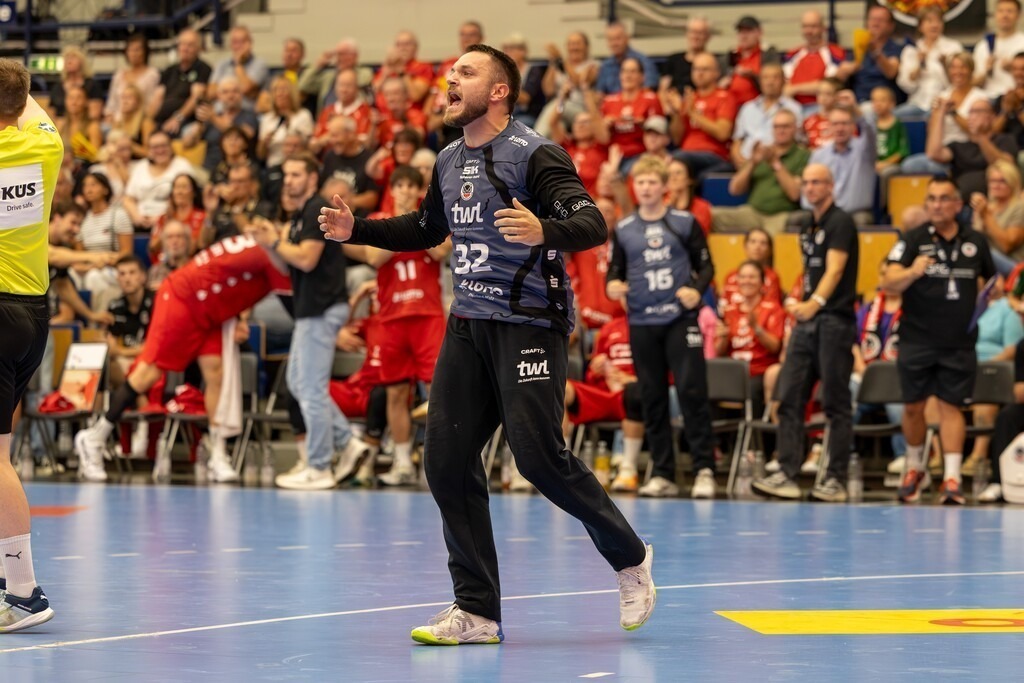 2. HBL (Handball-Bundesliga), Saison 2026/27, 3. Spieltag: Eulen Ludwigshafen gegen TV Großwallstadt | 2. HBL (Handball-Bundesliga), Saison 2026/27, 3. Spieltag: Eulen Ludwigshafen gegen TV Großwallstadt***Janis Boieck (32, Ludwigshafen) brachte mit seinen Paraden in der 2. Halbzeit die Großwallstadter zur Verzweiflung - Realisiert mit Pictrs.com