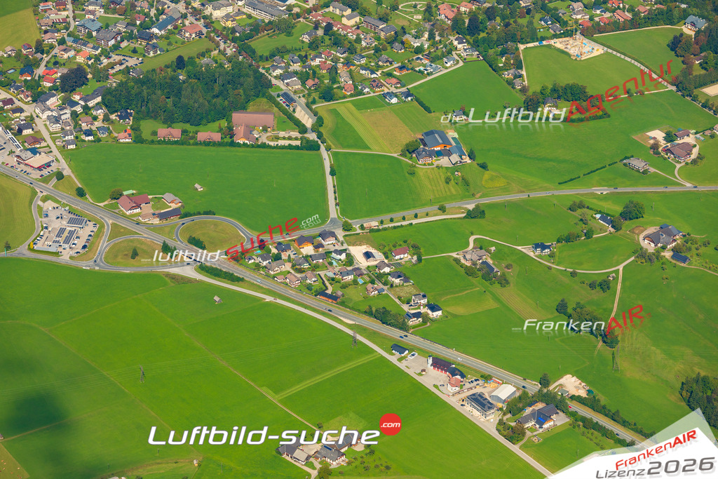 Luftaufnahme der Stadt Strobl - Die Luftaufnahme wurde 2025 vom UL-Flugzeug heraus erstellt ( keine Drohne ) - Hochauflösende Luftaufnahme - für professionelle Ausdrucke geeignet. Die Geschenkidee !Mit Lizenz und Bildrechte bestellbar