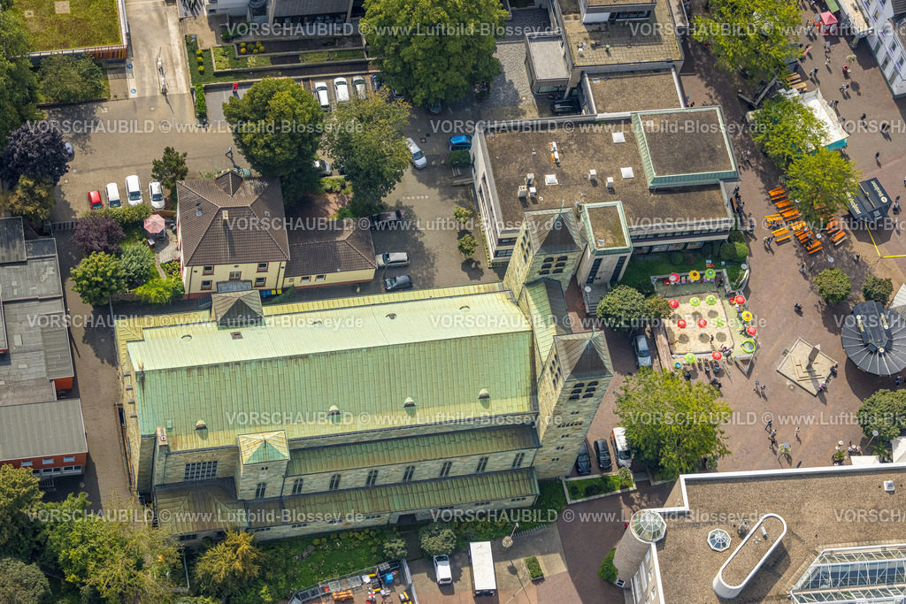 Unna230901066 | Luftbild, Stadtfest Unna 2023, Außengastronomie auf dem Katharinenplatz an der Katharinenkirche, Unna, Ruhrgebiet, Nordrhein-Westfalen, Deutschland