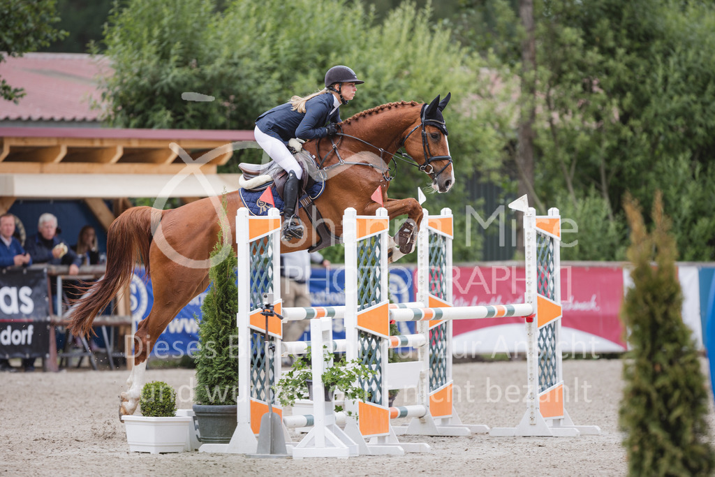 220614_Mühlen_SprPfL-489 | Late Entry Mühlen
Springpferdeprüfung Kl.L 4-7j. gl. Einlaufprüfung für 5j.Pferde
14.06.2022