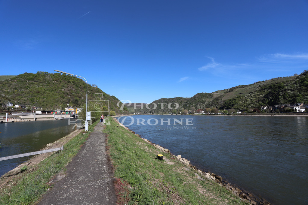Sankt Goar-6943 | Der Jachthafen in St. Goar liegt unmittelbar unterhalb der Burg Rheinfels. Wer seine Yacht hier unterbringen möchte kann sich an den örtlichen Yachtclub wenden. - Realisiert mit Pictrs.com