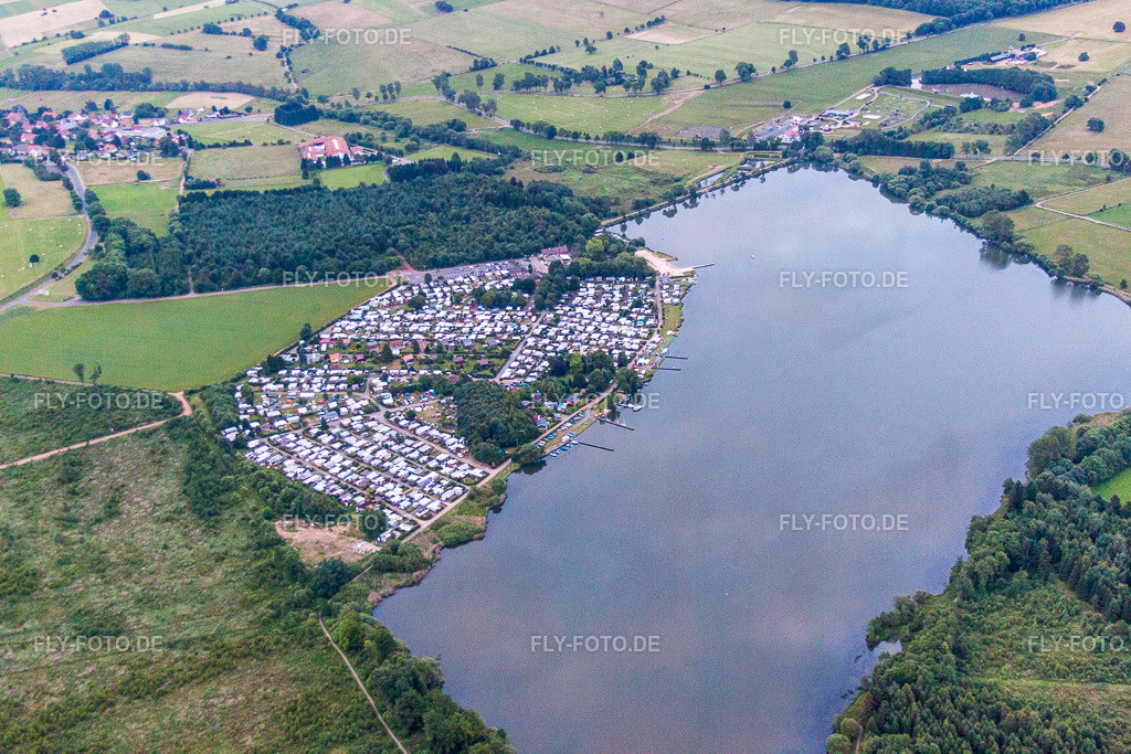 Wohnwagen und Zelte- Campingplatz - und Zeltplatz  Surfsport Vogelsberg - Windsurfen Niedermooser Teich | Luftbild: Wohnwagen und Zelte- Campingplatz - und Zeltplatz  Surfsport Vogelsberg - Windsurfen Niedermooser Teich im Ortsteil Nieder-Moos in Freiensteinau im Bundesland Hessen in Deutschland. Foto: IMG_68338.jpg vom 20.06.2014 durch Werner Riehm/FLY-FOTO.de - Realisiert mit Pictrs.com