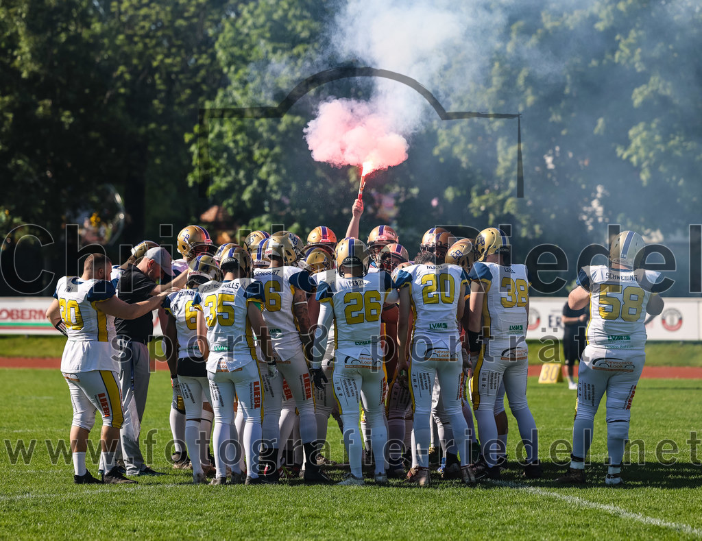 2022-05-14_018_Erding_Bulls_gegen_Munich_Cowboys_2 | Erding, Deutschland, 14.05.2022:
Fußball, Regionalliga 2022, 3. Spieltag, Erding Bulls gegen Munich Cowboys 2, Endergebnis: 20:30

Dominik Finck (Erding Bulls, #30), Timon Ebner (Erding Bulls, #35), Daniel Perzl (Erding Bulls, #26), Tobias Reich (Erding Bulls, #20), Andreas Liebl (Erding Bulls, #38), Stefan Schwering (Erding Bulls, #58)

Foto: Christian Riedel / fotografie-riedel.net