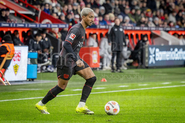 German Bundesliga, Bayer 04 Leverkusen vs. VfB Stuttgart, 10.01.2026 | LEVERKUSEN, GERMANY - JANUARY 10: Arthur (Bayer 04 Leverkusen, 13) during the German Bundesliga match on gameday 16 between Bayer 04 Leverkusen vs. VfB Stuttgart at BayArena on January 10, 2026 in Leverkusen, Germany. DFL REGULATIONS PROHIBIT ANY USE OF PHOTOGRAPHS AS IMAGE SEQUENCES AND/OR QUASI-VIDEO.