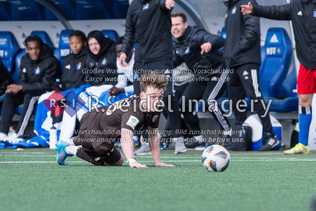 Fußball, Saison 2021/22, A-Junioren Bundesliga, Hamburger SV - FC St. Pauli, Paul-Hauenschild-Plätze (Norderstedt), 02.04.2022, 16. Spieltag | Remo Merke (#18, Pauli, Co-Kapitän)