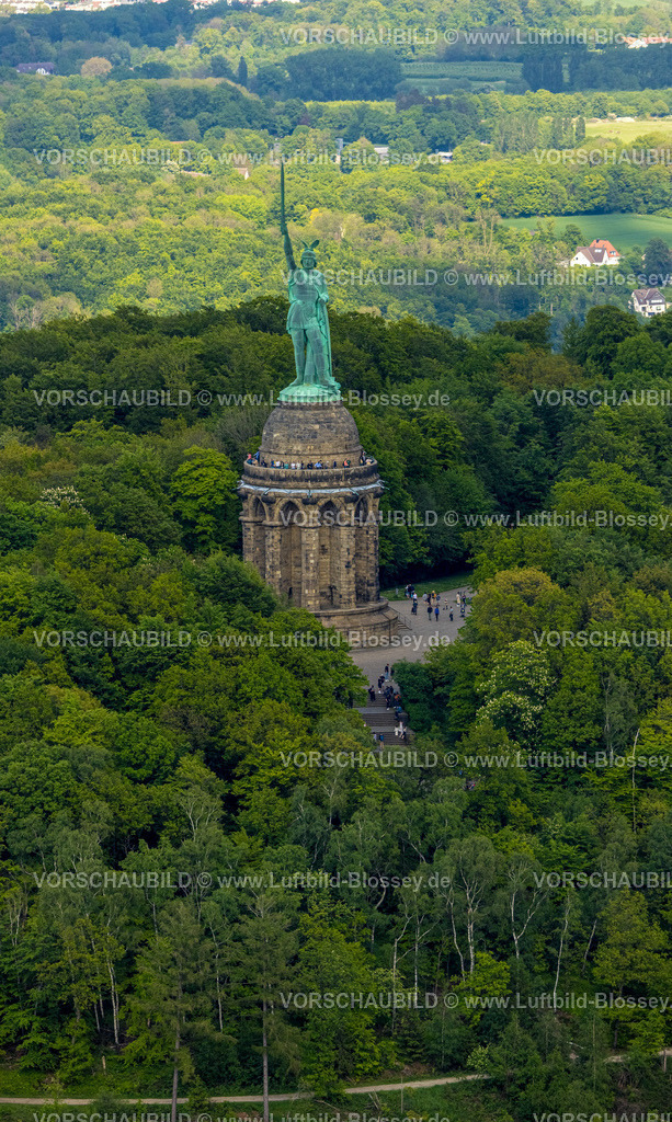Detmold240505569Hermannsdenkmal | Luftbild, Hermannsdenkmal, kulturelle Statue des Cheruskerfürsten, nach Entwürfen von Ernst von Bandel, Teutoburger Wald, Hiddesen, Detmold, Ostwestfalen, Nordrhein-Westfalen, Deutschland