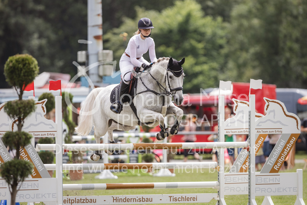 230714_LC_Stil-L-554 | Deine schönsten Turniermomente als professionelle Fotos! Entdecke hochwertige Pferdesport-Fotografie im Online-Shop. Jetzt Fotos finden & bestellen!
