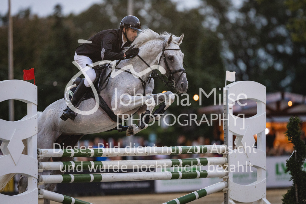 230826_Delbrueck_Barriere-108 | Deine schönsten Turniermomente als professionelle Fotos! Entdecke hochwertige Pferdesport-Fotografie im Online-Shop. Jetzt Fotos finden & bestellen!