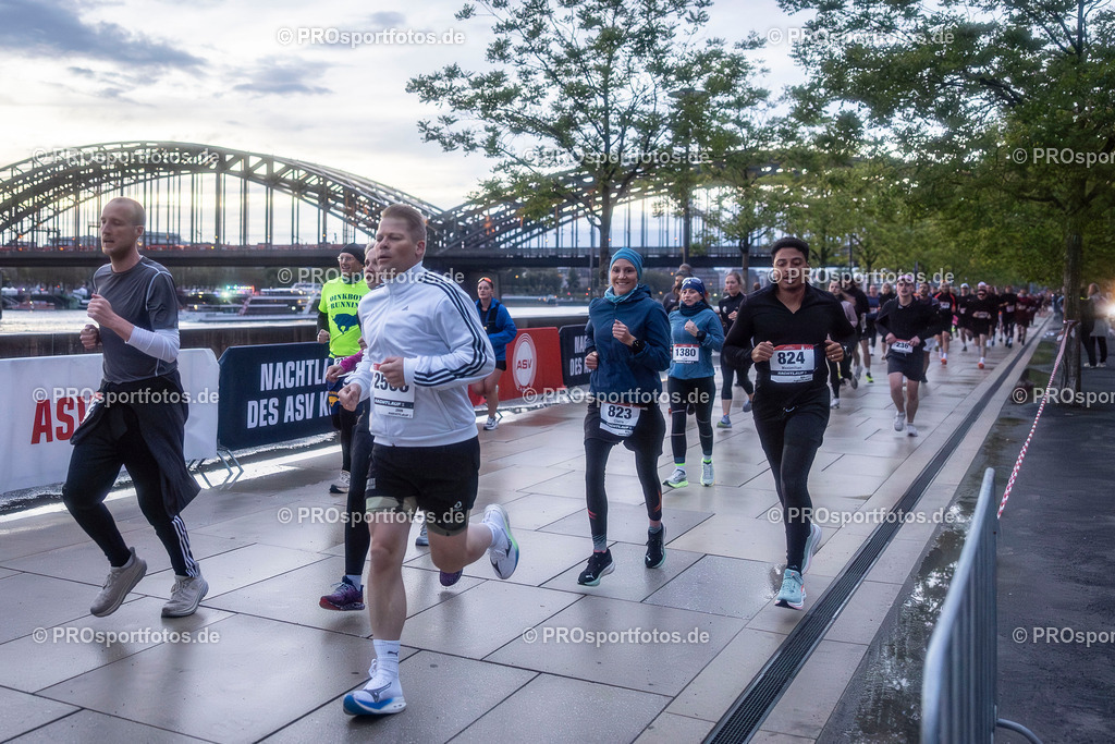 23. ASV Nachtlauf; Koeln, 13.05.26 | Impressionen vom 23. ASV Nachtlauf am 13.05.26 am Tanzbrunnen in Koeln. Foto: BEAUTIFUL SPORTS/Leah Kohring