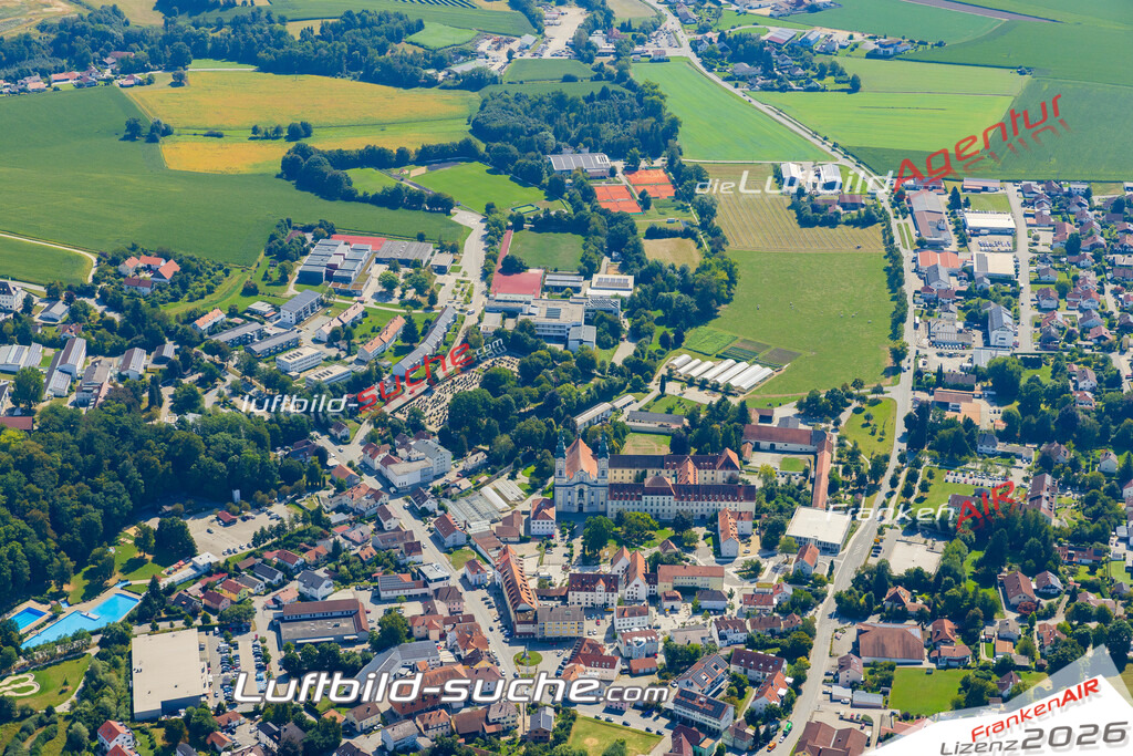 Luftaufnahme der Stadt Fürstenzell - Die Luftaufnahme wurde 2025 vom UL-Flugzeug heraus erstellt ( keine Drohne ) - Hochauflösende Luftaufnahme - für professionelle Ausdrucke geeignet. Die Geschenkidee !Mit Lizenz und Bildrechte bestellbar