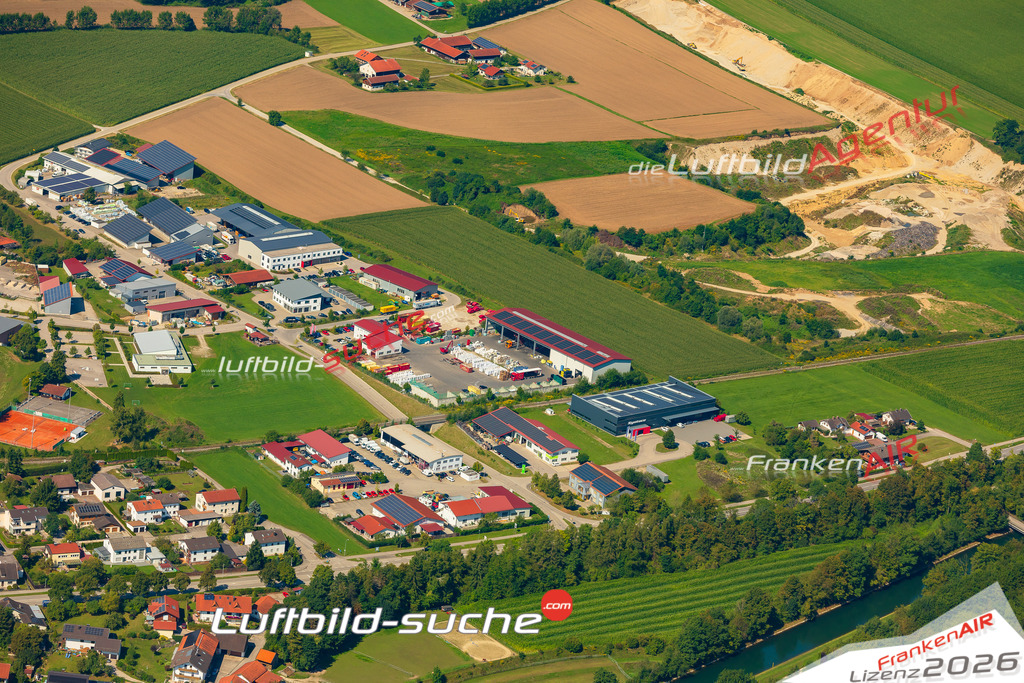 Luftaufnahme von Tacherting - Die Luftaufnahme wurde 2025 vom UL-Flugzeug heraus erstellt ( keine Drohne ) - Hochauflösende Luftaufnahme - für professionelle Ausdrucke geeignet. Die Geschenkidee !Mit Lizenz und Bildrechte bestellbar