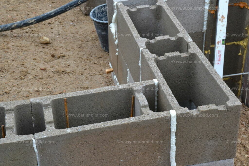 bib-lg07-mauerarbeiten-0095 | Nach LV-Leistungsgruppen sortierte Detailfotos über den Bau eines Hauses. Alle Hausbau-Bilder direkt vom Urheber und Autor der Website Haus-Selber-Bauen.com