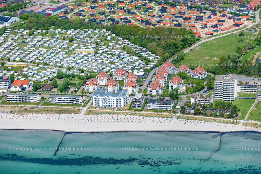 Grossenbrode_ELS_8989150522 | GROßENBRODE 15.05.2022 Ortsansicht an der Meeres-Küste der Ostsee in Großenbrode im Bundesland Schleswig-Holstein. // Townscape on the seacoast of Baltic Sea in Grossenbrode in the state Schleswig-Holstein. Foto: Martin Elsen