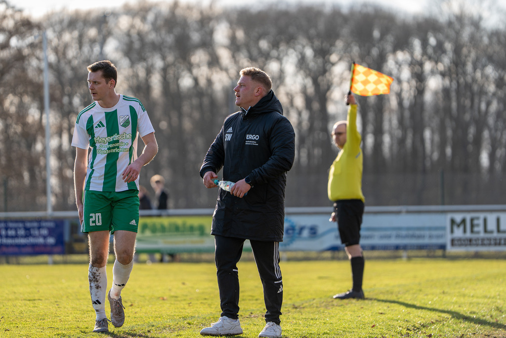 Fußball I Herren I Saison 2025-2026 I Bezirksliga Weser-Ems 4 I 21. Spieltag I TuS Lutten - SW Osterfeine I 4200 | jns.sportfotos - Realisiert mit Pictrs.com