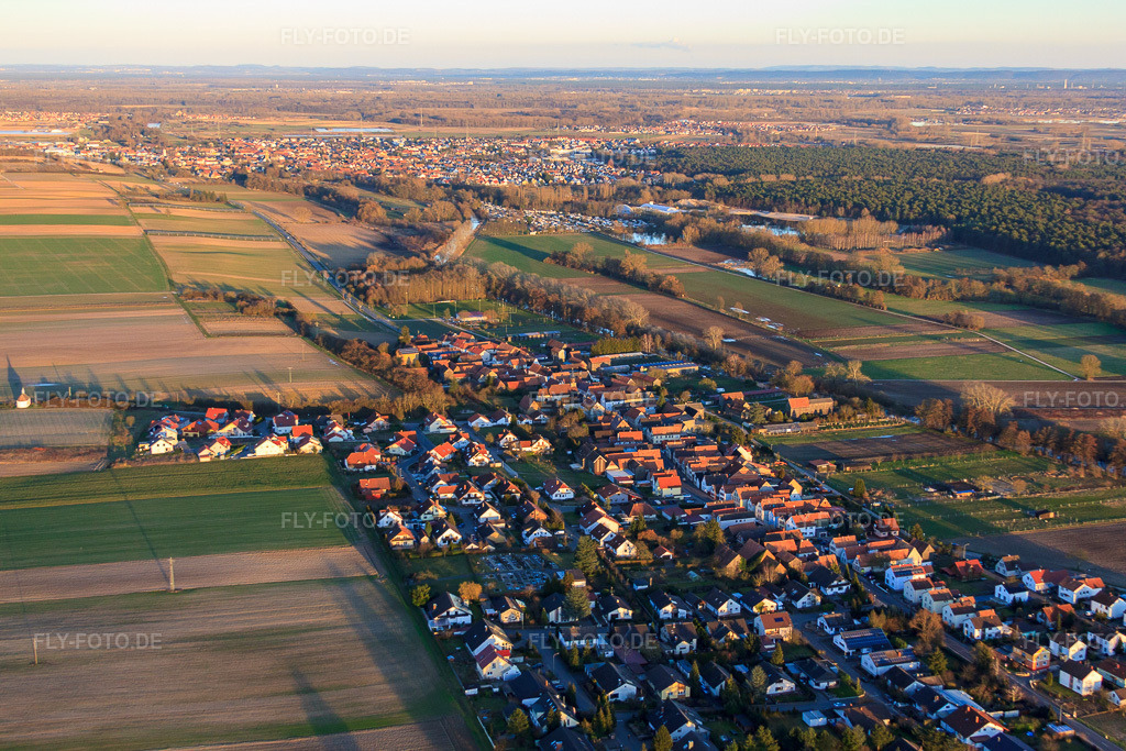 Luftbild: Dorfansicht im Winter von Westen in Herxheimweyher im Bundesland Rheinland-Pfalz in Deutschland. Foto: IMG_62292.jpg vom 23.02.2014 durch Werner Riehm/FLY-FOTO.de