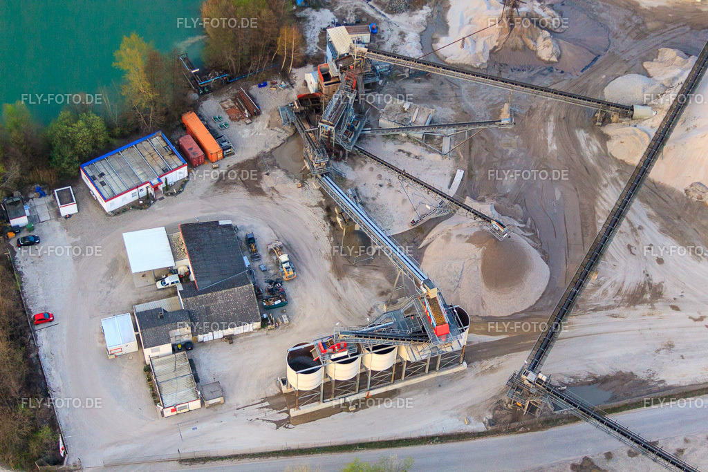 Am Kieswerk mit Holcim Kies und Beton GmbH https://www.holcim-sued.de/de | Luftbild: Am Kieswerk mit Holcim Kies und Beton GmbH https://www.holcim-sued.de/de in Rheinzabern im Bundesland Rheinland-Pfalz in Deutschland. Foto: IMG_63492.jpg vom 28.03.2014 durch Werner Riehm/FLY-FOTO.de - Realisiert mit Pictrs.com
