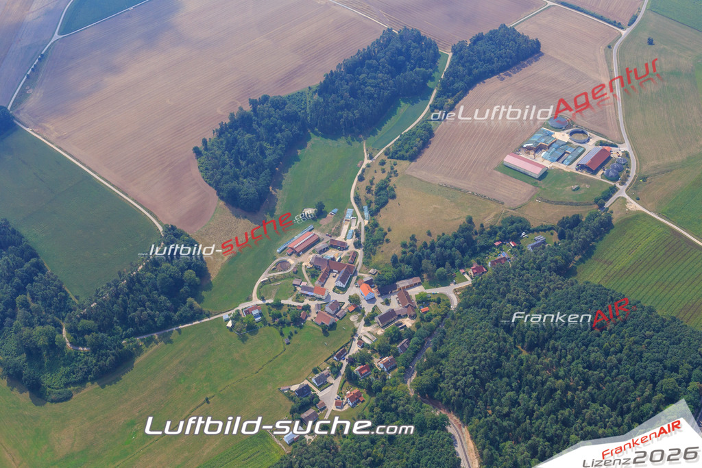 Luftbild von Dombach-im-loch Ansbach - Luftaufnahme wurde 2015 von https://frankenair.de mittels Flugzeug (keine Drohne) erstellt - die Geschenkidee
