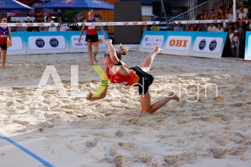 Obi BeachTour 2026 - Basel | BASEL, SWITZERLAND - JULY 17: LINDA ABBÜHL (SUI) during the Obi BeachTour 2026 match between BOSSART / ABBÜHL (SUI) and KLUSER / SCHWAB (SUI) at Barfüsserplatz on July 17, 2026 in Basel, Switzerland. - Realisiert mit Pictrs.com