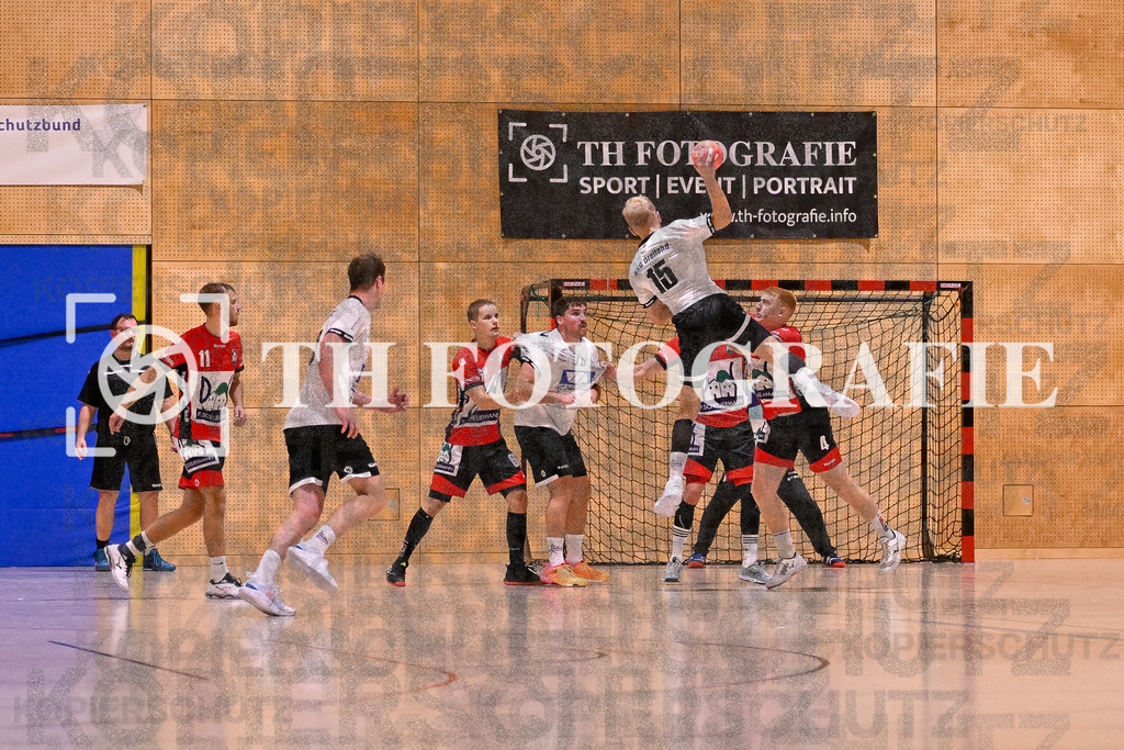 GER, SG Maulburg/Steinen - HSG Dreiland, Handball, Landesliga Suedbaden, 4. Spieltag, Saison 2024/2025, 12.10.2024 | Max Willmann (HSG Dreiland, #15) wirft aufs Tor.GER, SG Maulburg/Steinen - HSG Dreiland, Handball, Landesliga Suedbaden, 4. Spieltag, Saison 2024/2025, 12.10.2024Foto: TH Fotografie/Thomas Hess