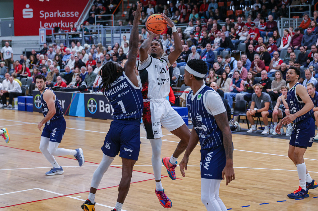 BAYER GIANTS vs VfL Sparkassenstars Bochum-45 | Fotos von Basketballspielen aus dem Raum NRW fotografiert von Gero Mueller-Laschet und Daniel Schaefer - Realisiert mit Pictrs.com