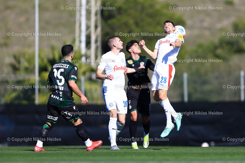 NH_HolsteinKiel_FerencvarosBudapest_Testspiel_10012025 | #28 Jonas Meffert (Holstein Kiel), #76 Krisztian Lisztes (Ferencvaros Budapest)Fußball I Herren I Testspiel I Saison 2025-2026  I Holstein Kiel - Ferencvaros Budapest I 10.01.2026 I La Manga Club (Spanien)