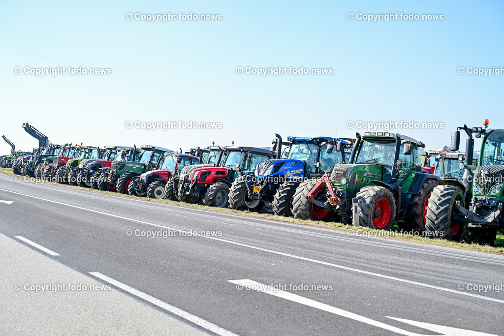Bauernprotest_ Poendorf_ Lasco_ 08.03.2024-23 | 08.03.2024, Poendorf, AUT, Bauernprotest, im Bild Bauernprotest, Bauern, Landwirte, Traktoren, Fa. Lasco, Demo, Kundgebung
