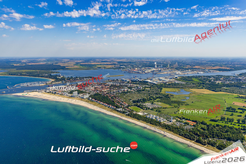Klassische Luftaufnahme ohne Drohne zeigt:Warnemünde Ostseestrand bei Rostock - Die Luftbildaufnahme wurde 2025 vom UL-Flugzeug heraus erstellt ( keine Drohnenaufnahme ) - Hochauflösende Luftaufnahme -Nicht vergleichbar mit Google Maps oder Satelittenbilder- Die Geschenkidee !Mit Lizenz und Bildrechte bestellbar