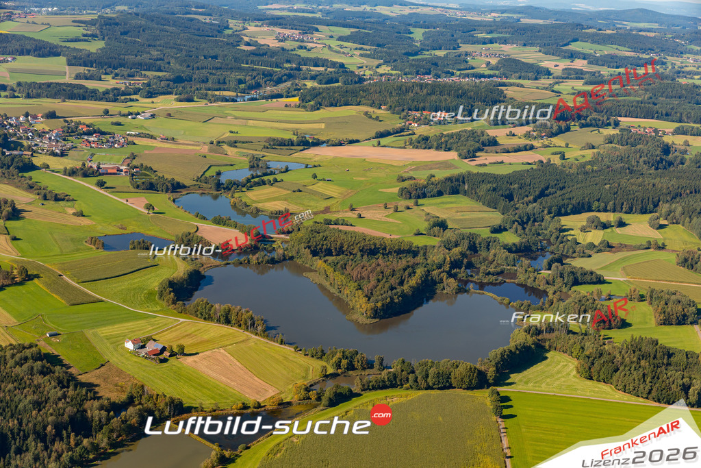 Die Luftaufnahme Weiher - Winklarn wurde 2021 mittels Flugzeug (keine Drohne) erstellt. Hohe Auflösung -für große Poster und Wandbilder geeignet!