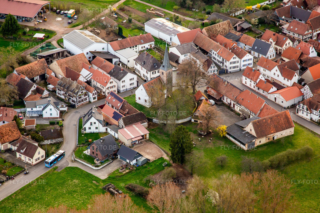 Luftbild: Protestantische Kirche Klingen im Ortsteil Klingen in Heuchelheim-Klingen im Bundesland Rheinland-Pfalz in Deutschland. Foto: IMG_140087.jpg vom 14.03.2024 durch Werner Riehm/FLY-FOTO.deEvangelische Kirche der Pfalz (Protestantische Landeskirche)