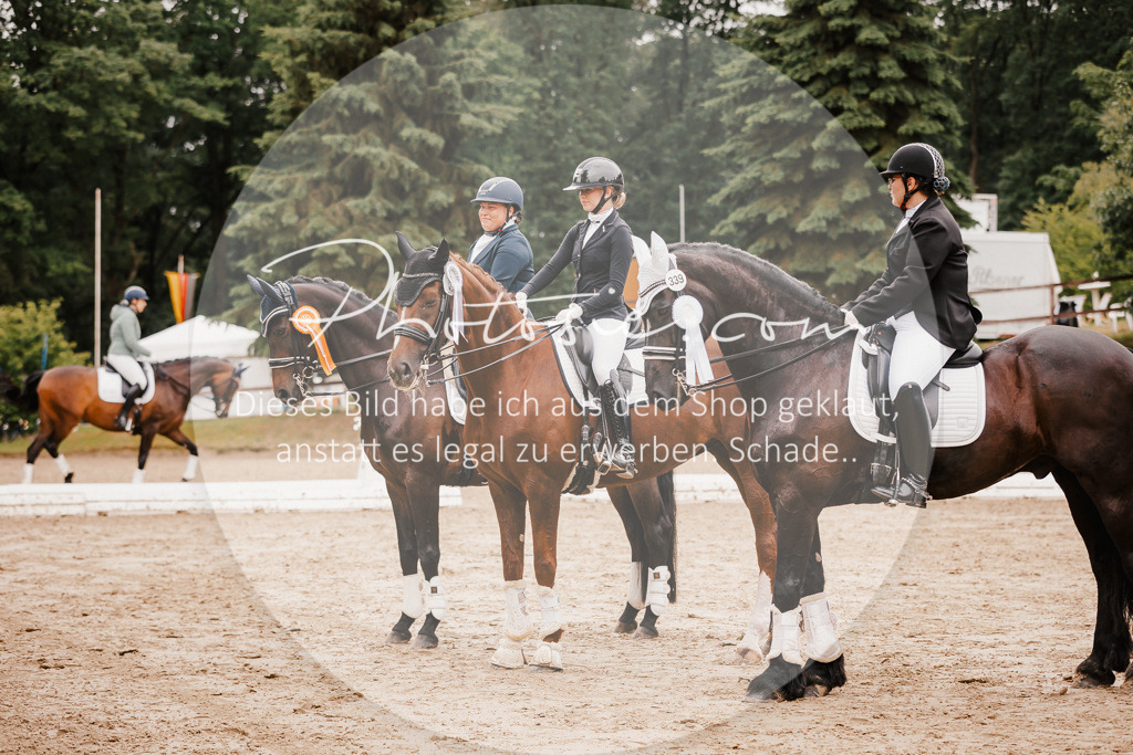 3I6A7862 | Stimmungsvolle Portraits und Reitsportfotografie im Ruhrgebiet und im Münsterland.

Pferdefotografie, Hundefotografie, Tierfotografie, Reportagen, Portraits von Tier und Mensch, Turnierfotografie in Bochum, Recklinghausen, Marl, Haltern am See, Dülmen.. - Realisiert mit Pictrs.com